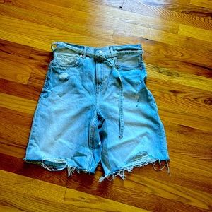 90 Bermuda Jean shorts size 4